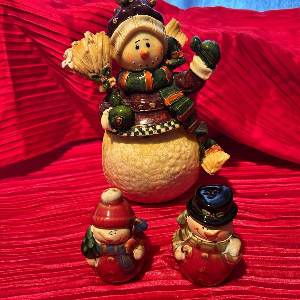 Festive ceramic snowman and a salt and pepper Set -